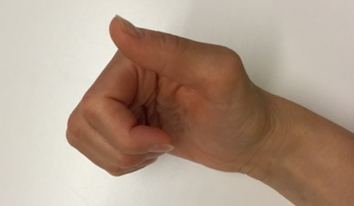 Billede af hånd, som bøjer de 4 fingre til knyt