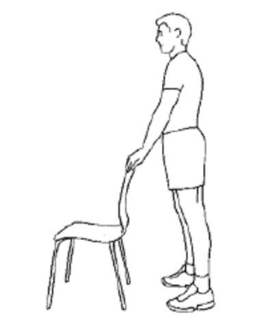Tegning af mand stående bag stol
