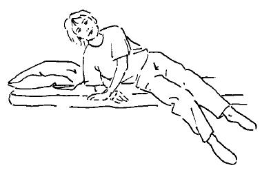 Tegning af person som skubber sig op til siddende stilling