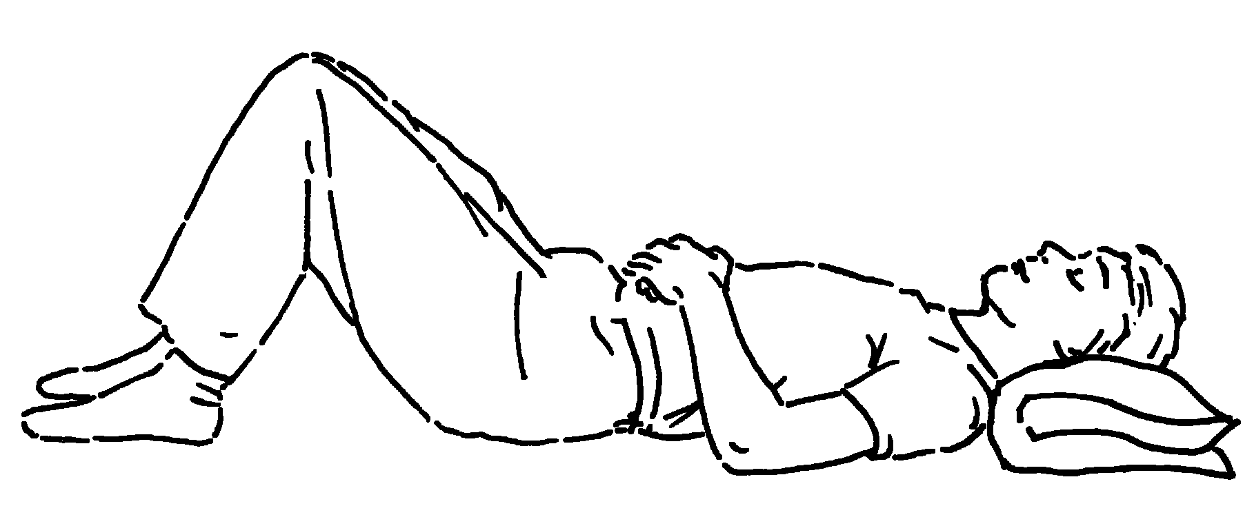 Rygliggende person ligger med bøjede ben og hænderne på maven