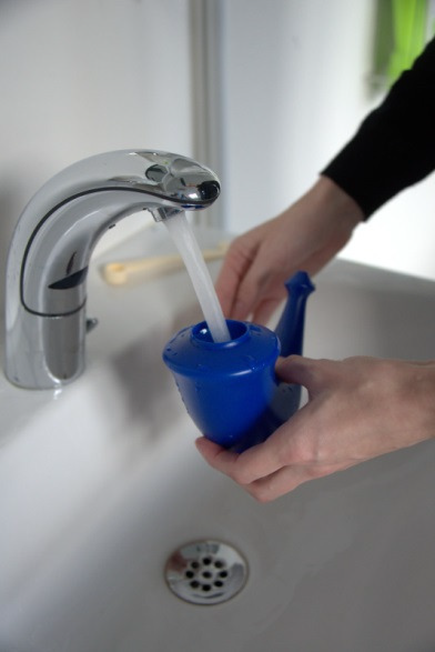 Brug vand fra vandhanen til almindelige næseskylninger.