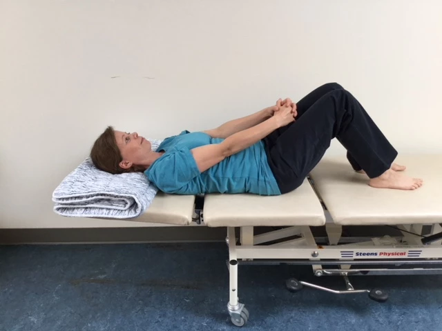 Før armene op over hovedet