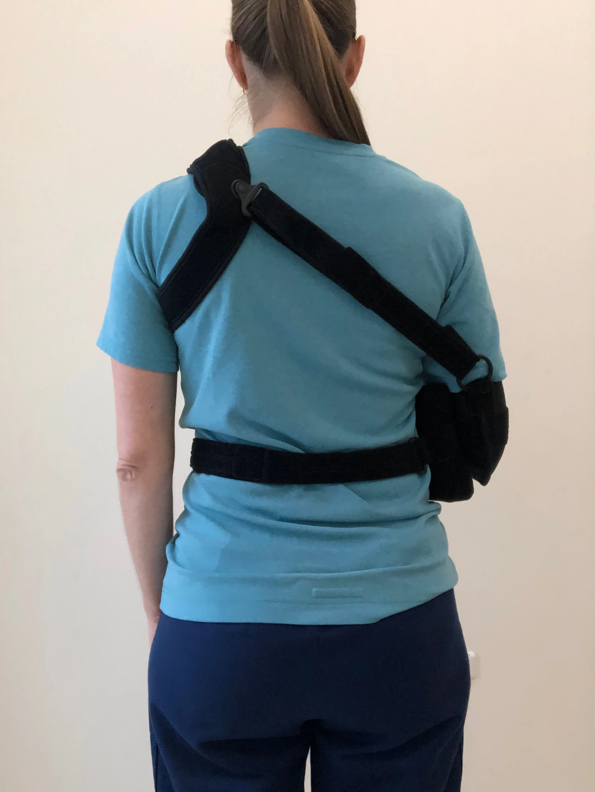 Billede af korrekt placeret bandage bagfra