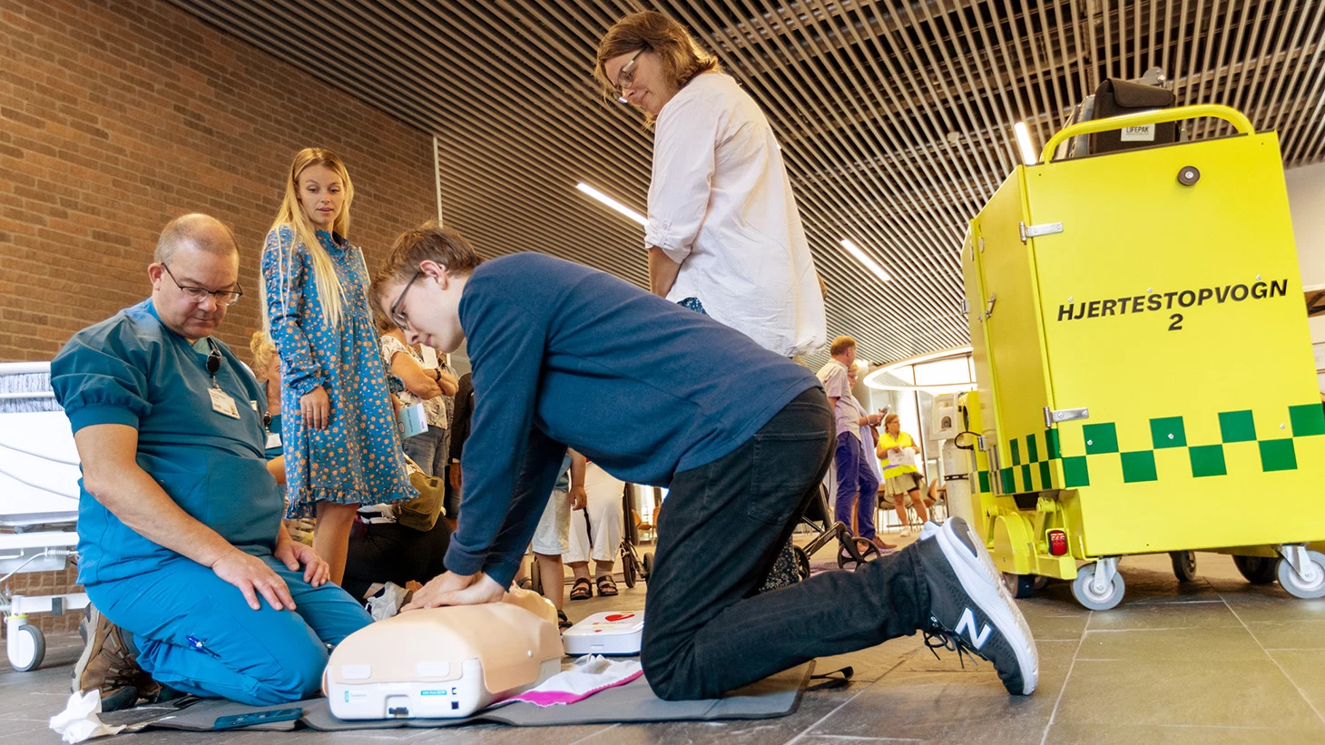 Billede der viser hjerte-lungeredning på dukke