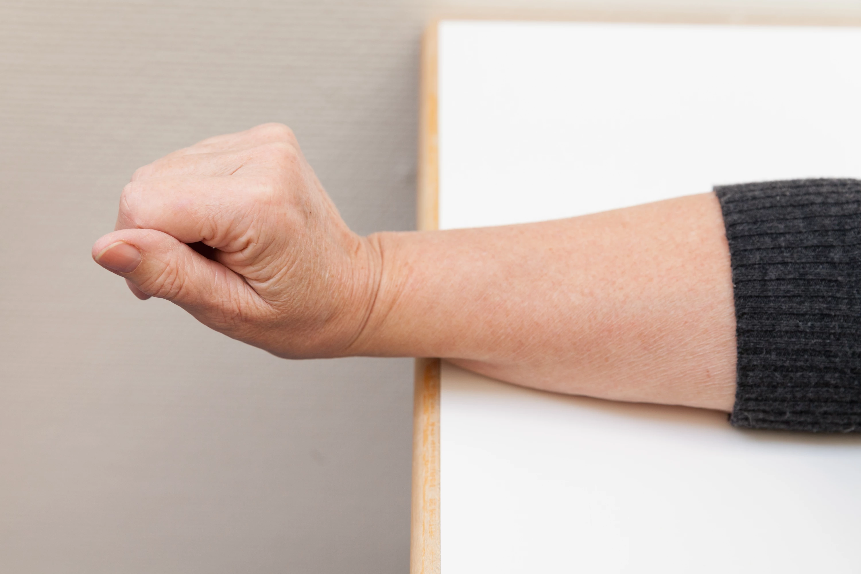 Håndled bøjes opad