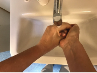 Vask dine hænder ved håndvasken